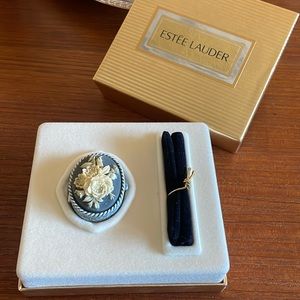 Estée Lauder cameo